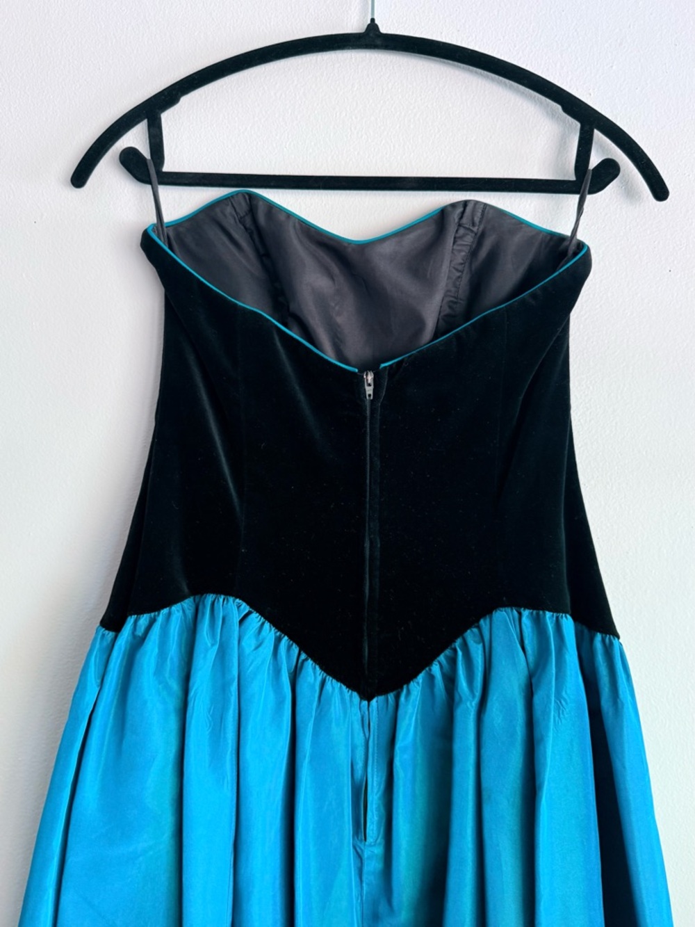 Vtg Laura Ashley 80s Strapless Velvet Cocktail Dress Size 10 RUNS SMALL (4-6) - Picture 5 of 9
